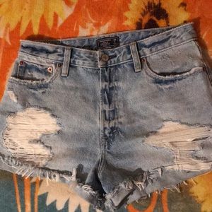 Abercrombie & Fitch “Annie High rise short” sz28/6